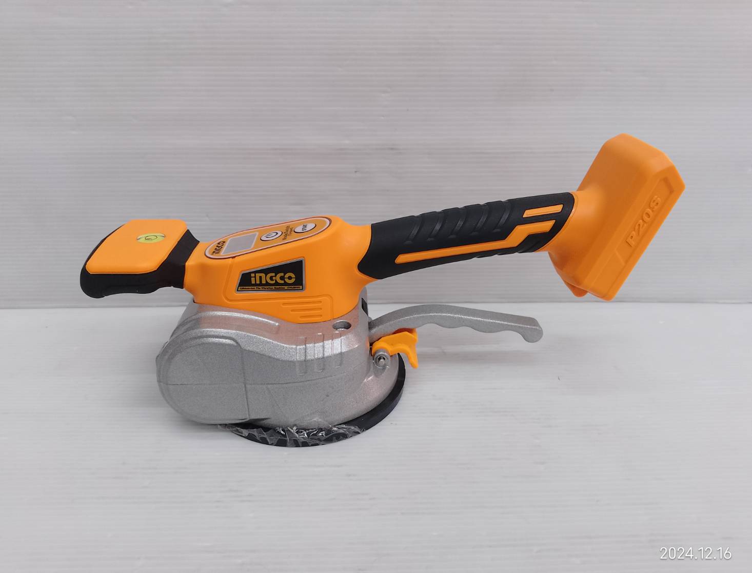 INGCO เครื่องดูดสั่นกระเบื้อง20V CTVLI20101 ครบชุดพร้อมกล่อง