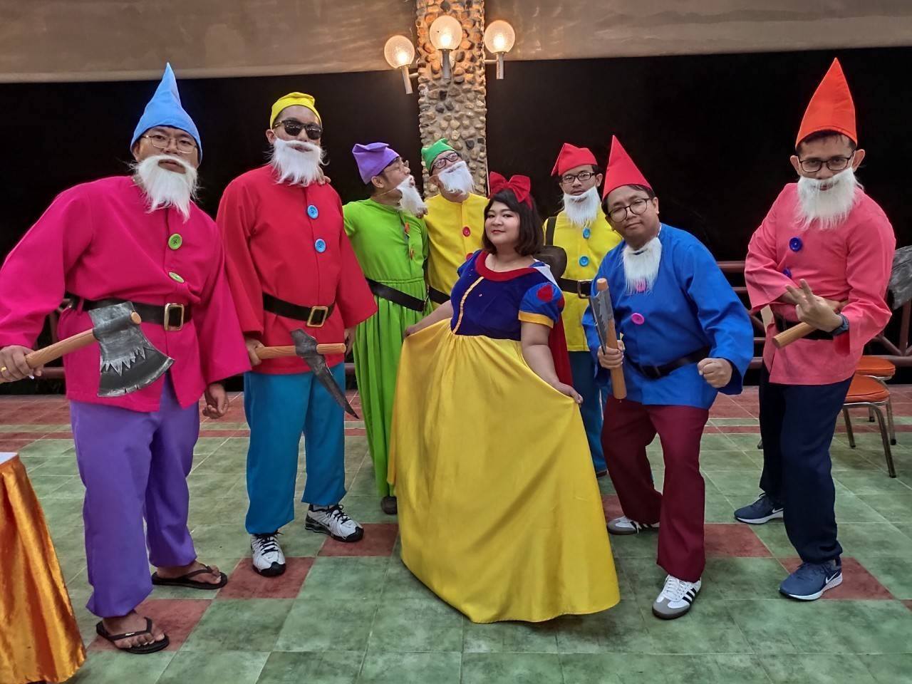 ชุดคนแคระทั้ง 7 @ สโนไวท์