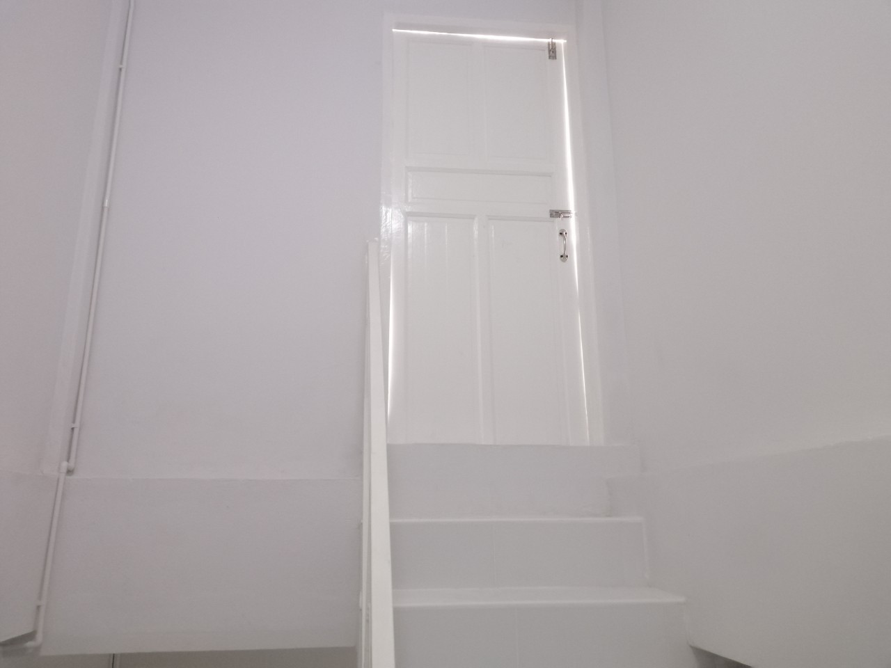 🚩H1143 ขายทาวเฮ้าส์ 3ชั้น ใกล้รถไฟฟ้าสายสีชมพู สถานีเมืองทองธานี ห่างถนนแจ้งวัฒนะเพียง1 กม. หรือเข้าออกถนนเลียบคลองประปาได้ ฟรีค่าโอน