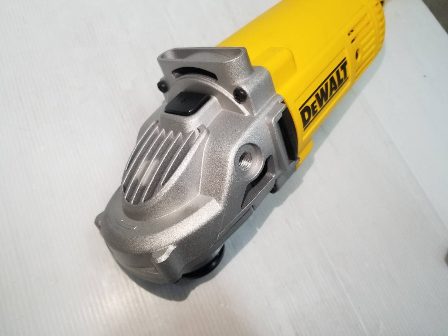 หินเจียรไฟฟ้า 9 นิ้ว 2200W DWE492 DEWALT