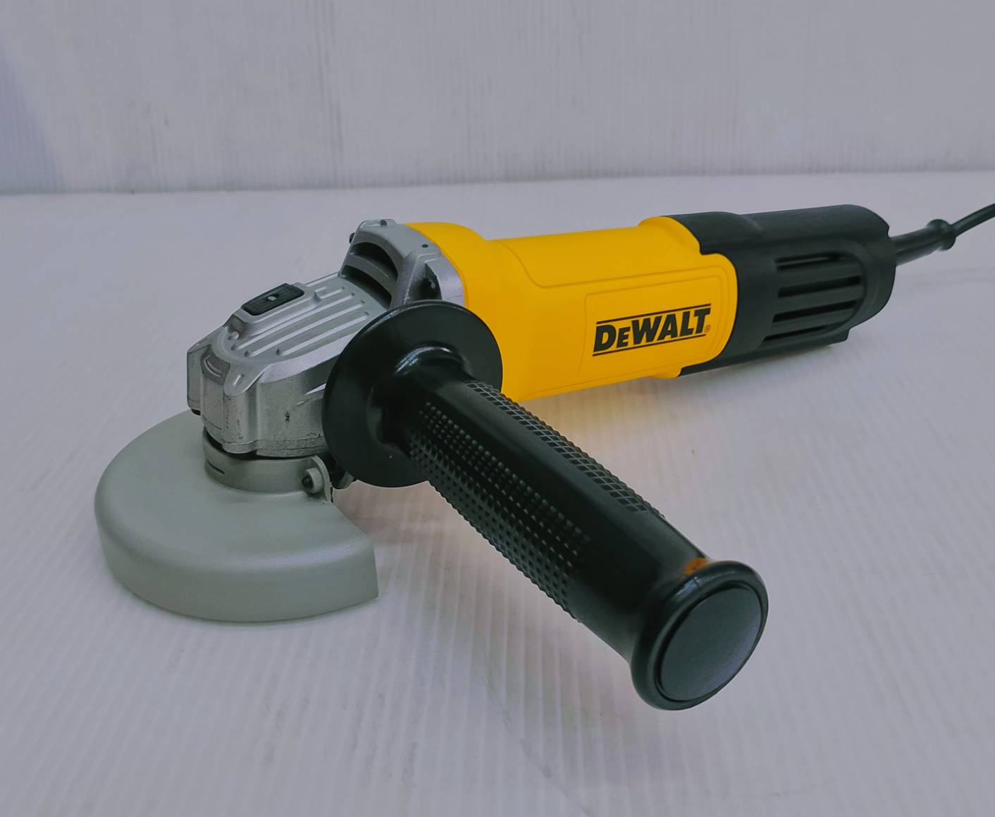 เครื่องเจียร4" DWE750T DEWALT รุ่นอัลต้าสลิม สวิตช์ท้าย