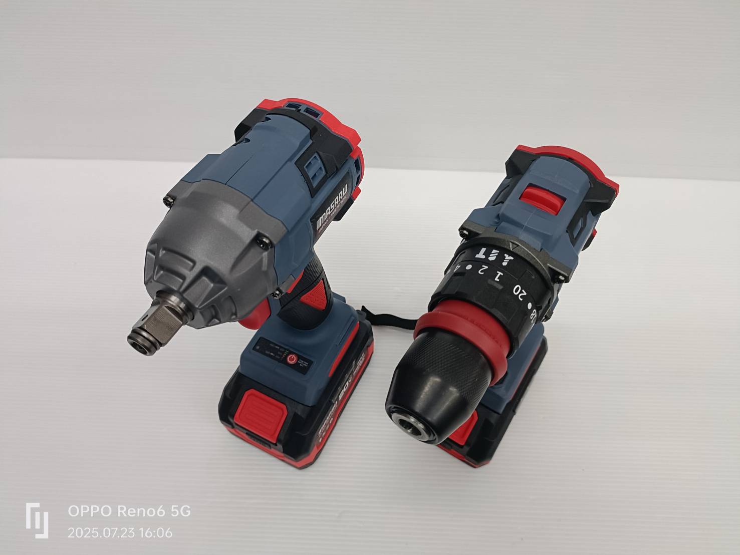 ชุดเซ็ตสว่านไขควงและบล็อกไร้สาย 20V SCCG-100