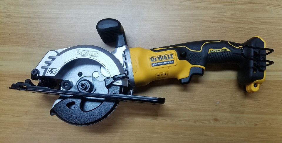 เลื่อยวงเดือน4" 20V DCS571N DEWALT