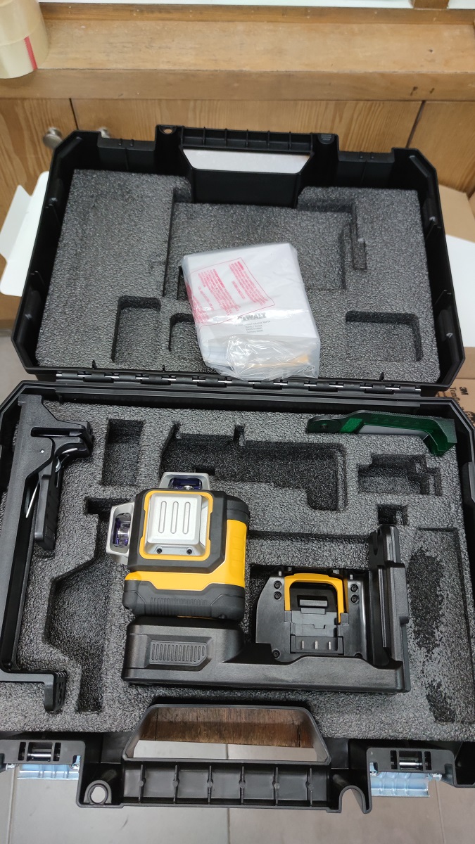 เลเซอร์ระดับ12เส้น แสงเขียว DCE089NG18 DEWALT