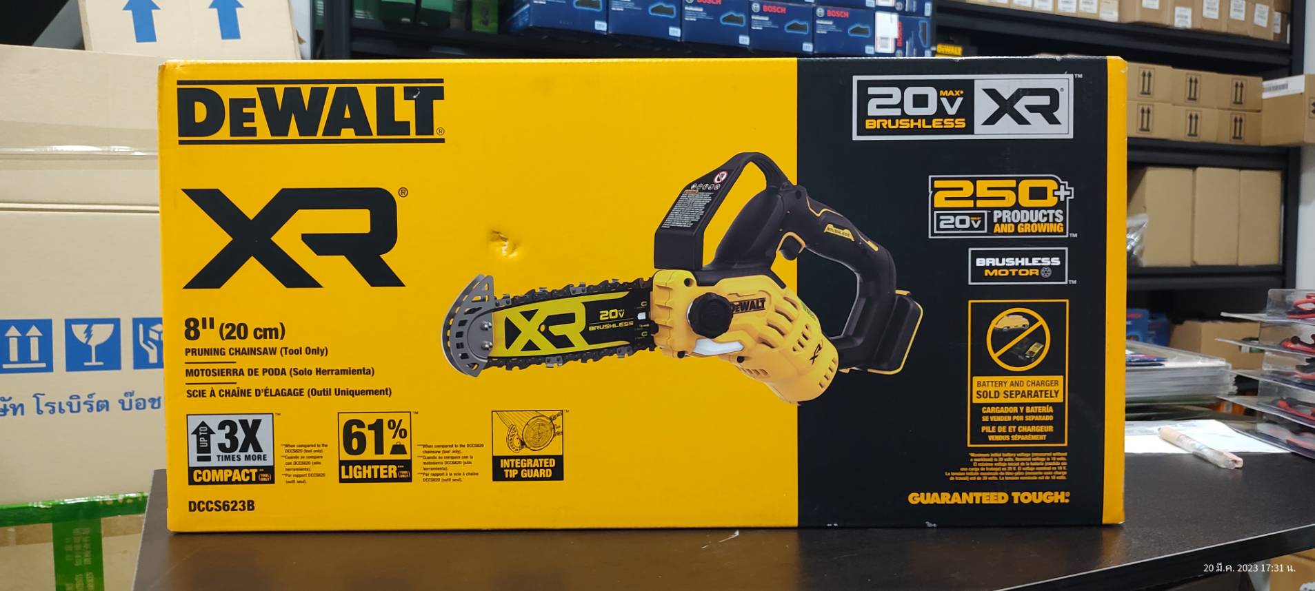 DEWALT เลื่อยโซ่มือเดียวไร้สาย 20V Max บาร์ 8 นิ้ว เฉพาะตัวเครื่อง มอเตอร์ไร้แปรงถ่าน รุ่น DCCS623B