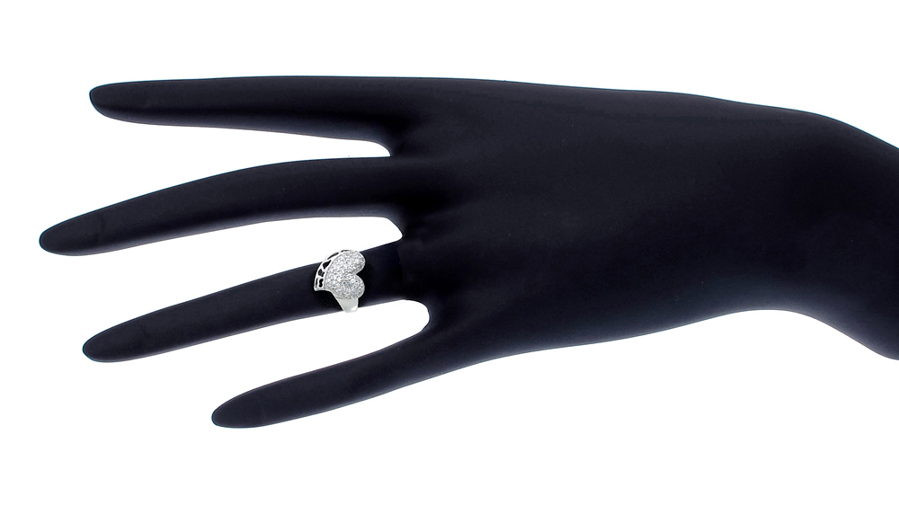 แหวนเพชร ตัวเรือนเงินแท้100% (เงินแท้92.5%) ประดับ เพชรCZ แหวนหัวใจฝังเพชรแบบเต็มหัวใจเพิ่มความเก๋ฉลุช่วงขอบหัวใจ ดีไซน์หรู ไม่มีใครเหมือน งานออกแบบได้หรูๆ ไม่ค่อยได้เห็นบ่อยๆ นะคะ งานเนี้ยบสุดๆ