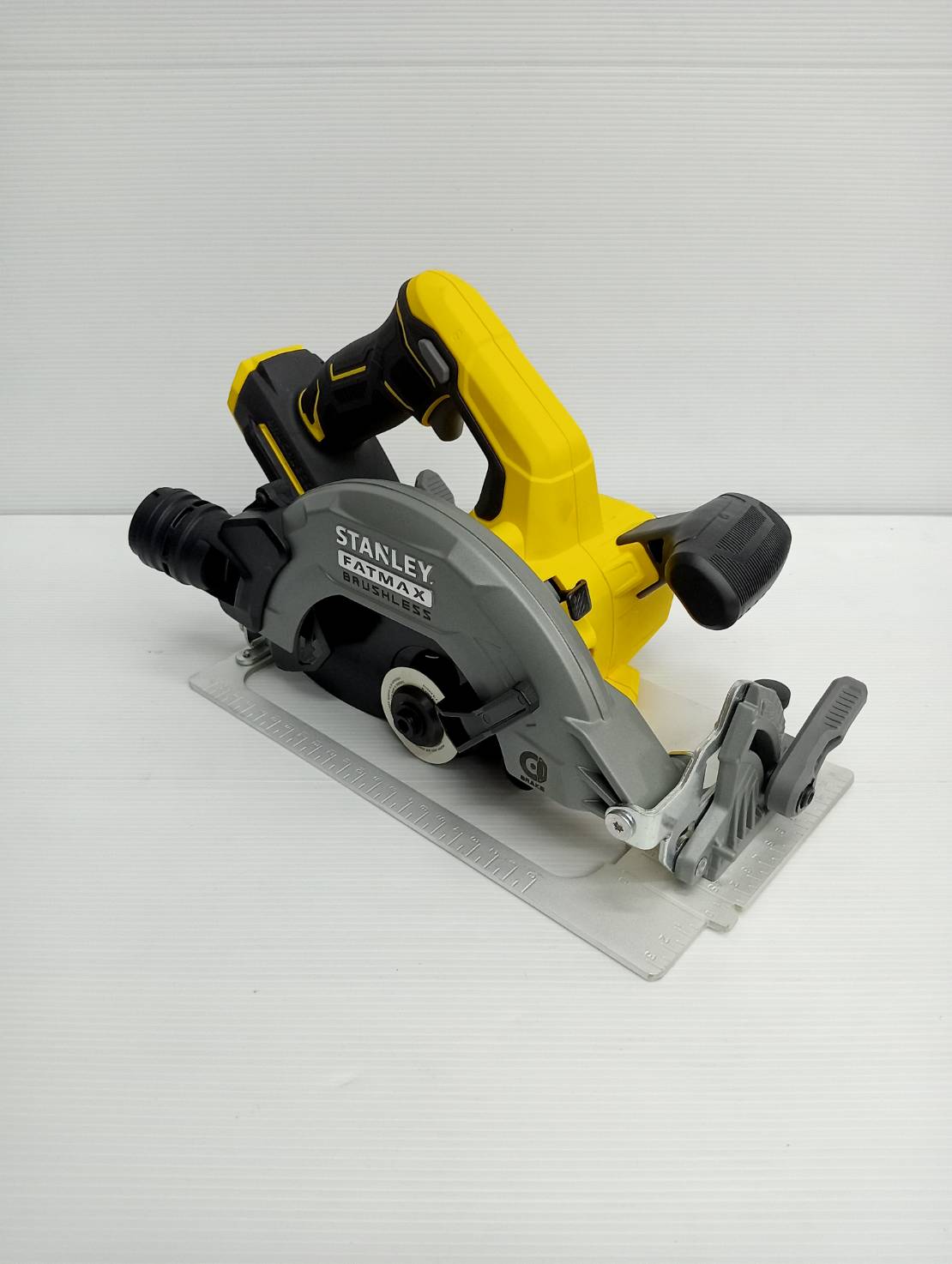เลื่อยวงเดือน7"ไร้สาย 20V SBC550-B1 STANLEY ตัวเปล่า