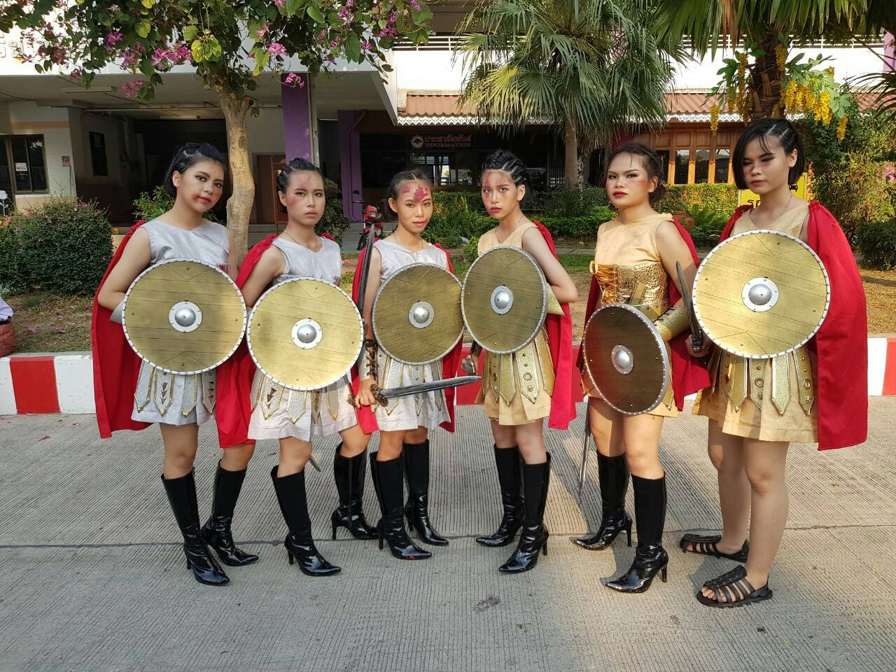 ชุดนักรบโรมันหญิงสีเงิน