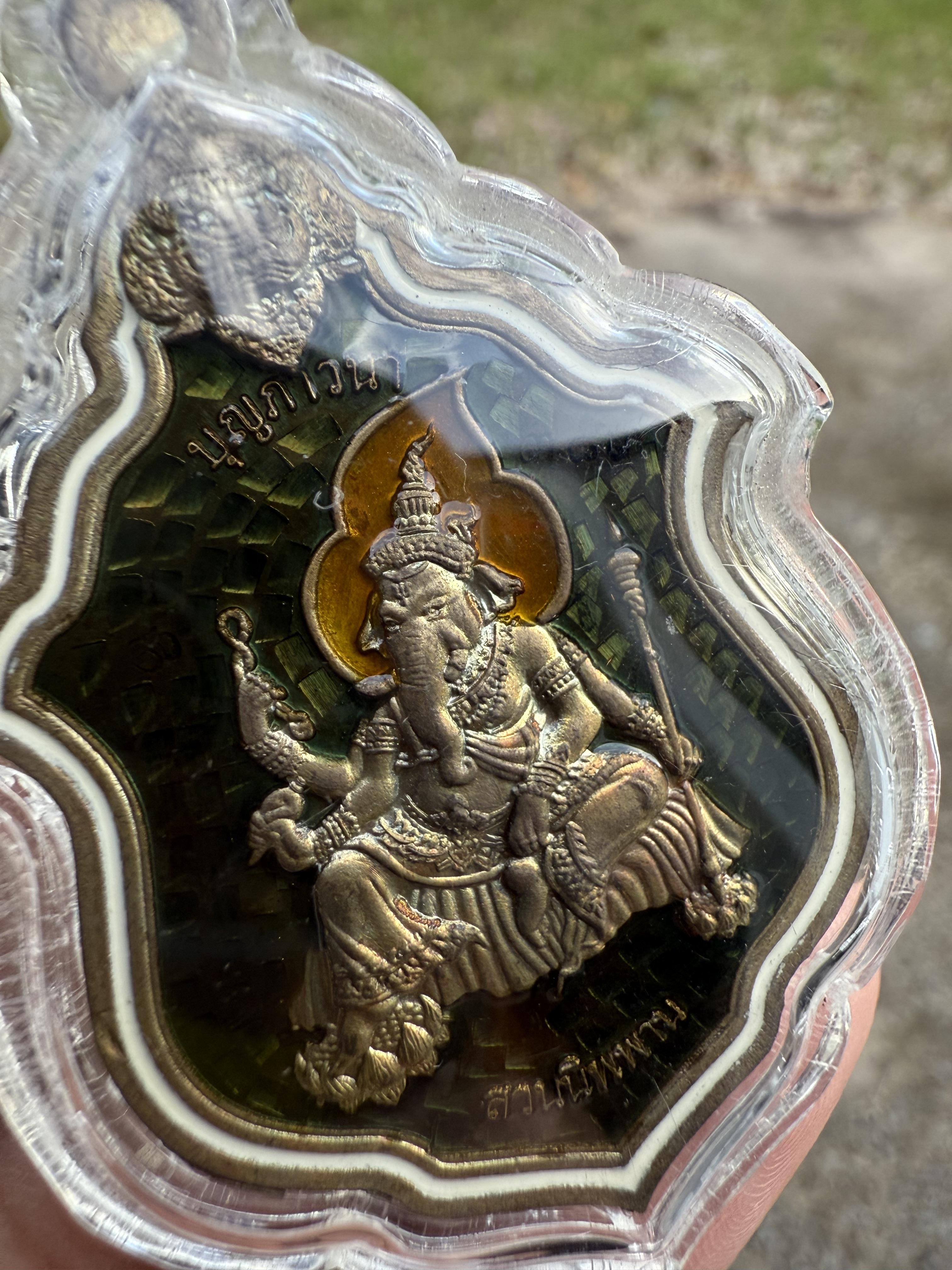 เหรียญเทพเทวาภาวนา หลวงปู่บุญ พระพรหม พระพิฆเนศน์ พระราหู เนื้ออัลปาก้าลงยา สองหน้า ณ สวนนิพพาน วัดปอแดง จังหวัดนครราชสีมา พร้อมเลี่ยมกันน้ำ