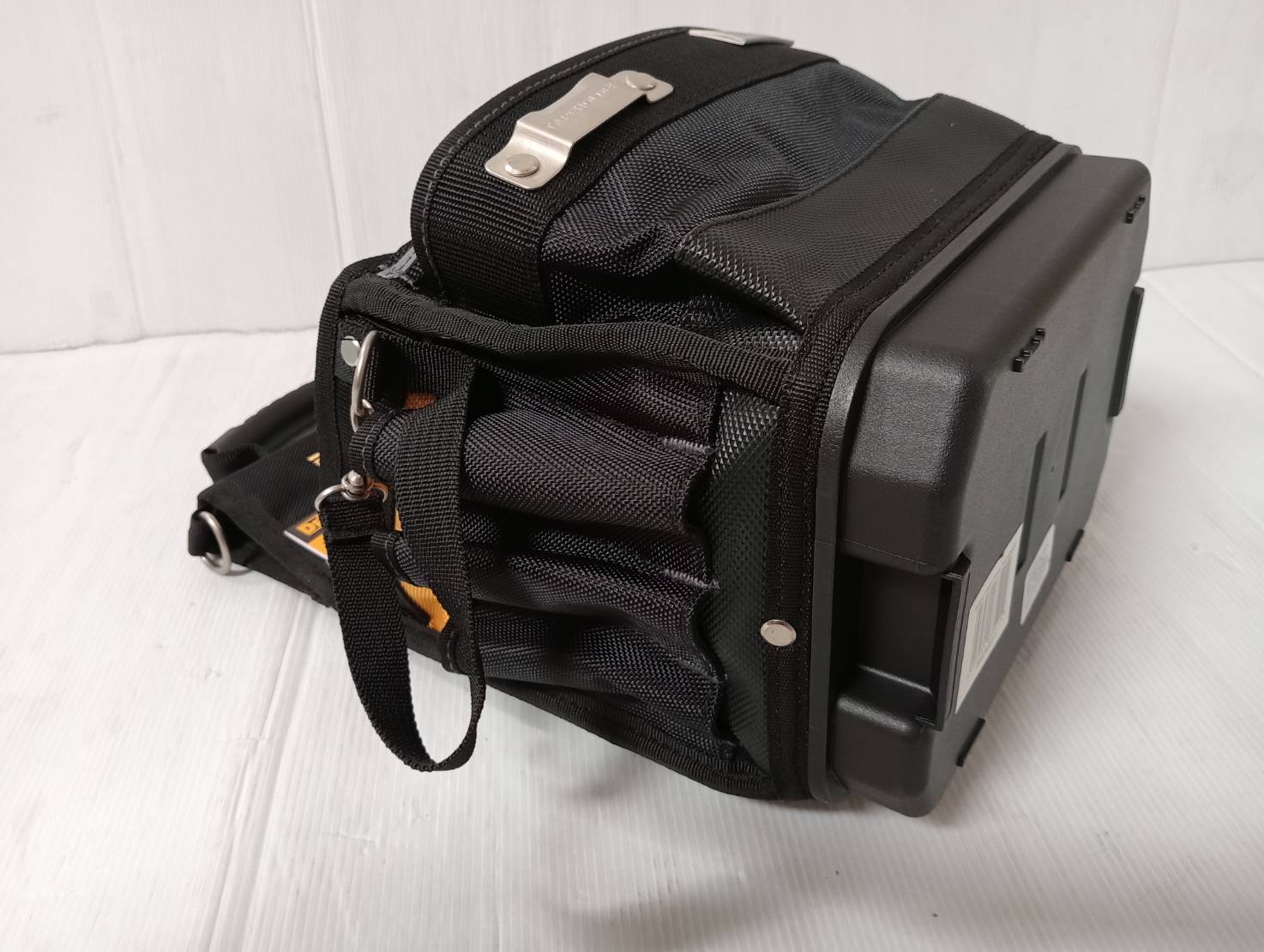 DEWALT กระเป๋าสะพายข้าง DEWALT TSTAK รุ่น DWST83541-1