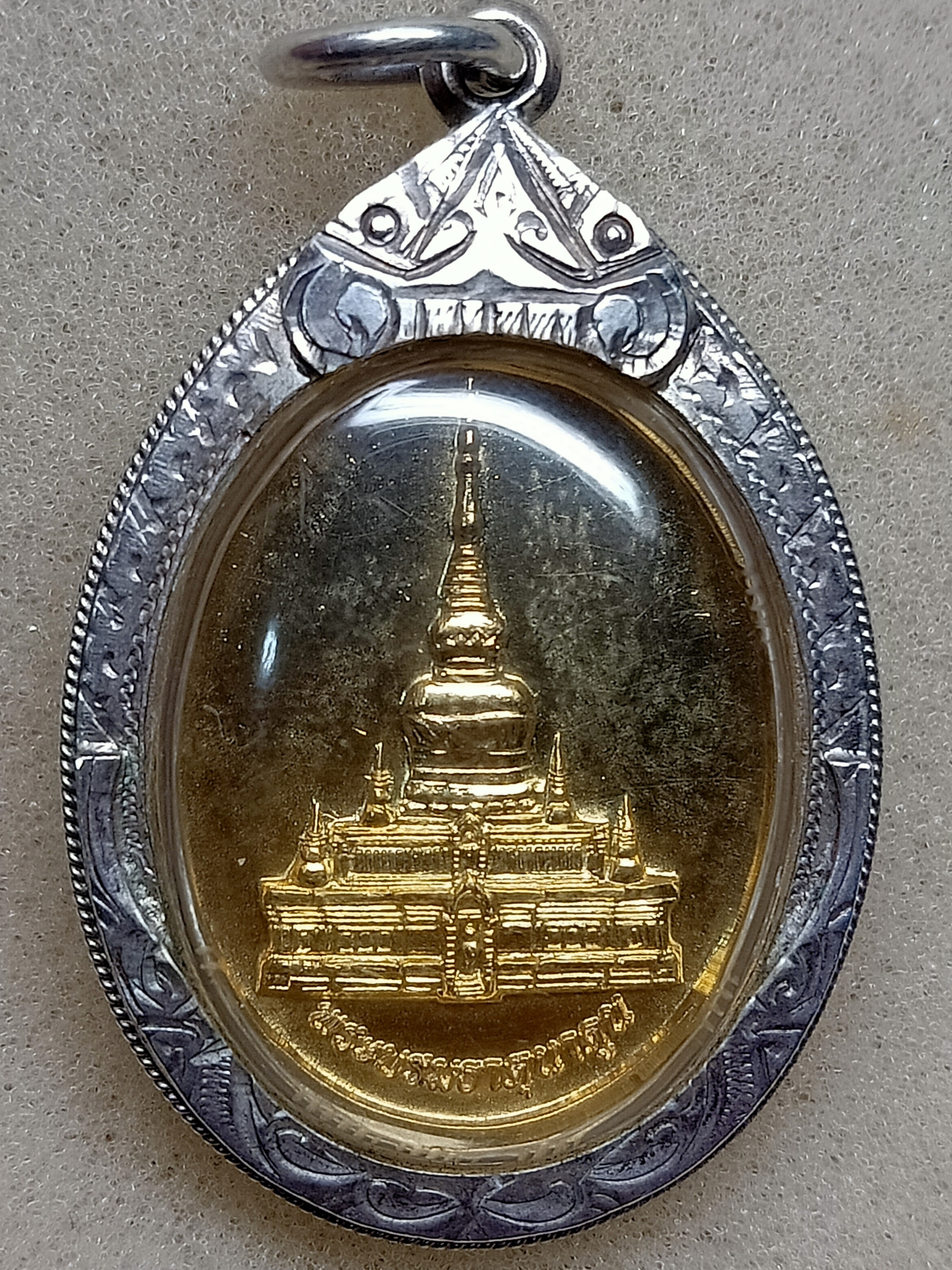 เหรียญพระธาตุนาดูน กะหลั่ยทอง เลี่ยมเงินสั่งทำอย่างหนา พระบรมธาตุศักดิ์สิทธิ์แห่งเมืองมหาสารคาม