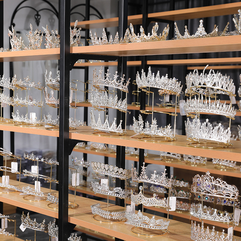 (พร้อมส่งจากไทย) ขาตั้งโชว์มงกุฎ ชั้นโชว์สินค้าและเครื่องประดับ งานโลหะสีทอง 3 ชั้น