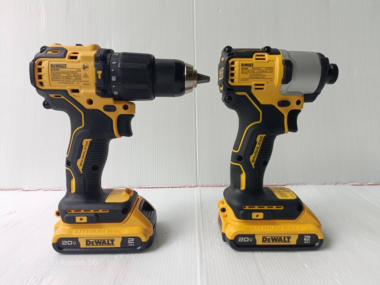 DEWALT รุ่น DCK2214D2TA-B1 ชุดคอมโบ้สว่านกระแทกและไขควงกระแทกไร้สาย