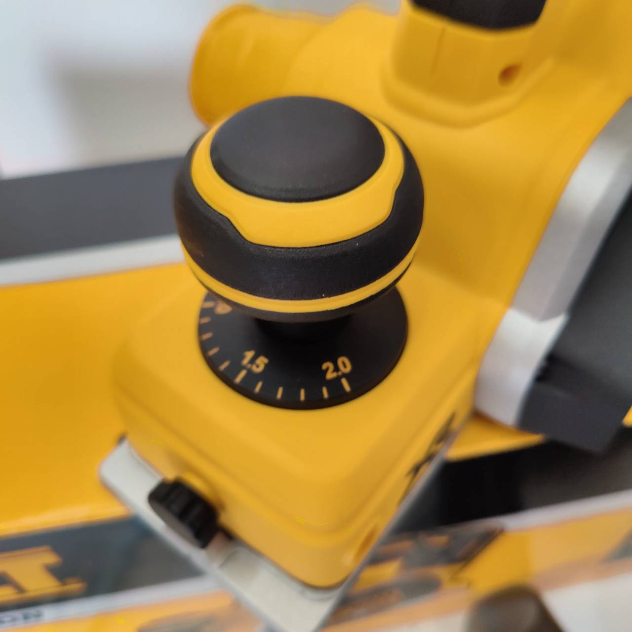 กบไสไม้ไร้สาย3" 20V DCP580N DEWALT