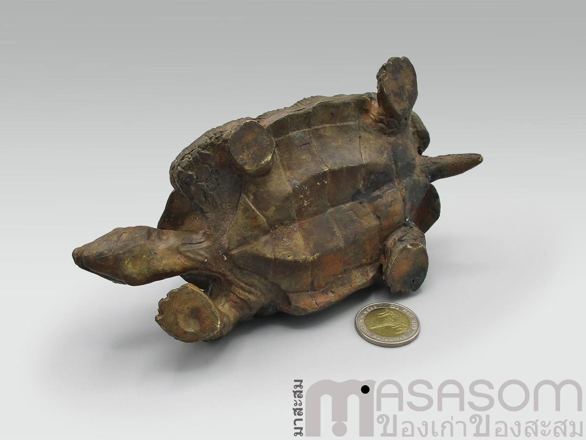 เต่าทองเหลืองรูปปั้น