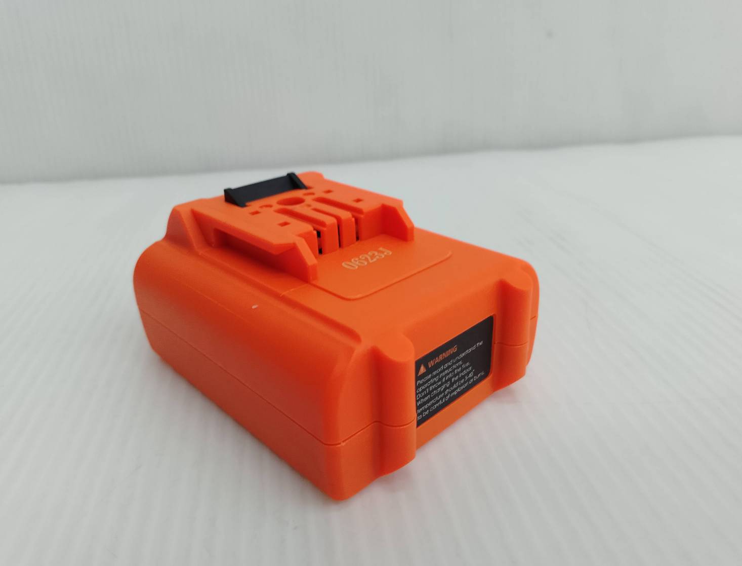 เครื่องดูดสั่นกระเบื้อง16.8V PTT-TV168V PUMPKIN #50326