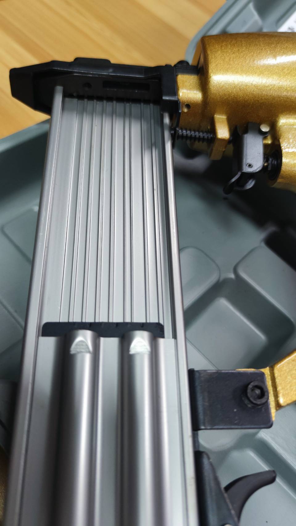 แม็กยิงตะปูลม ขาเดี่ยว F-50 King