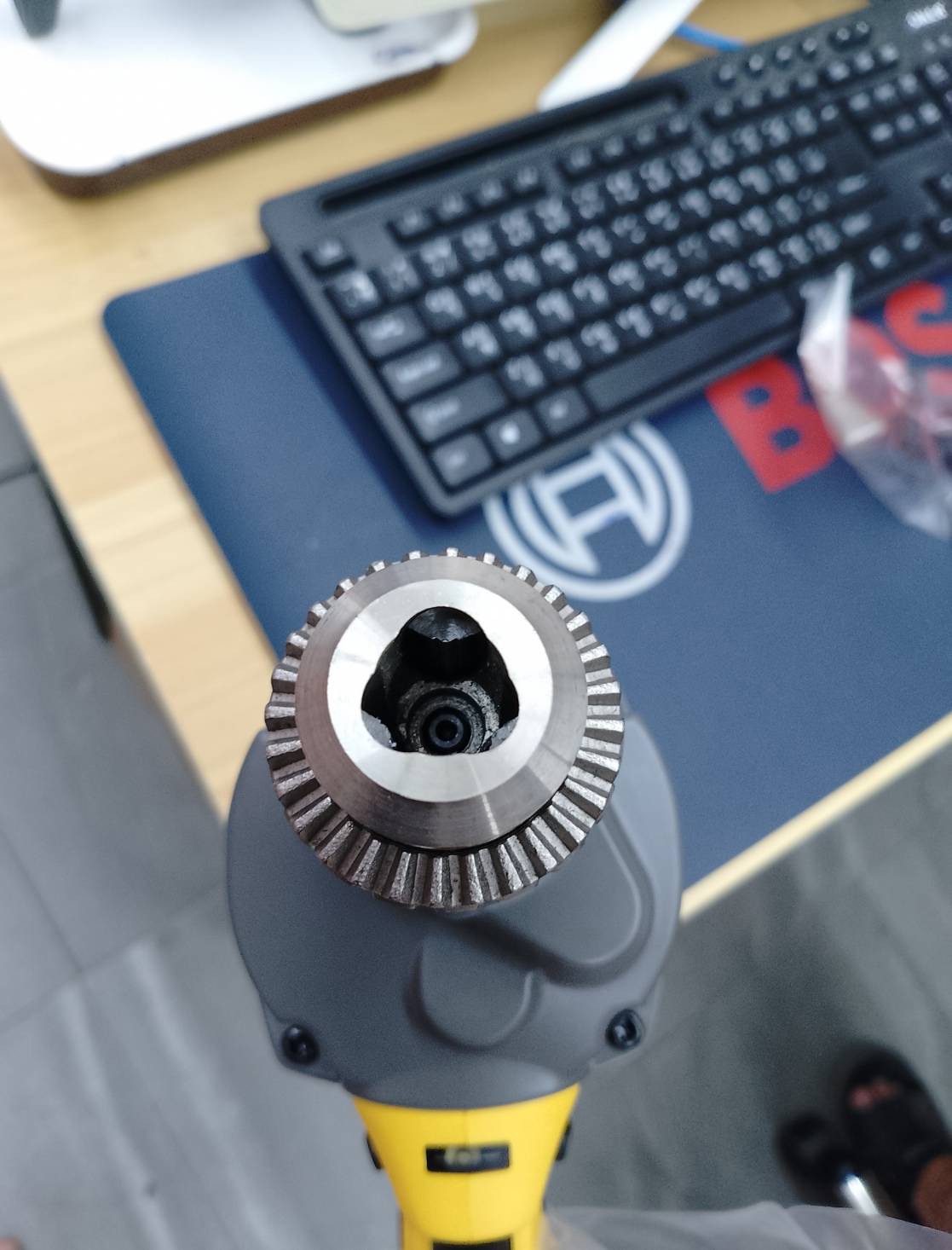 DEWALT รุ่น DCD130B สว่านผสมปูน 60V Max แรงบิดสูง (เฉพาะตัวเครื่อง)