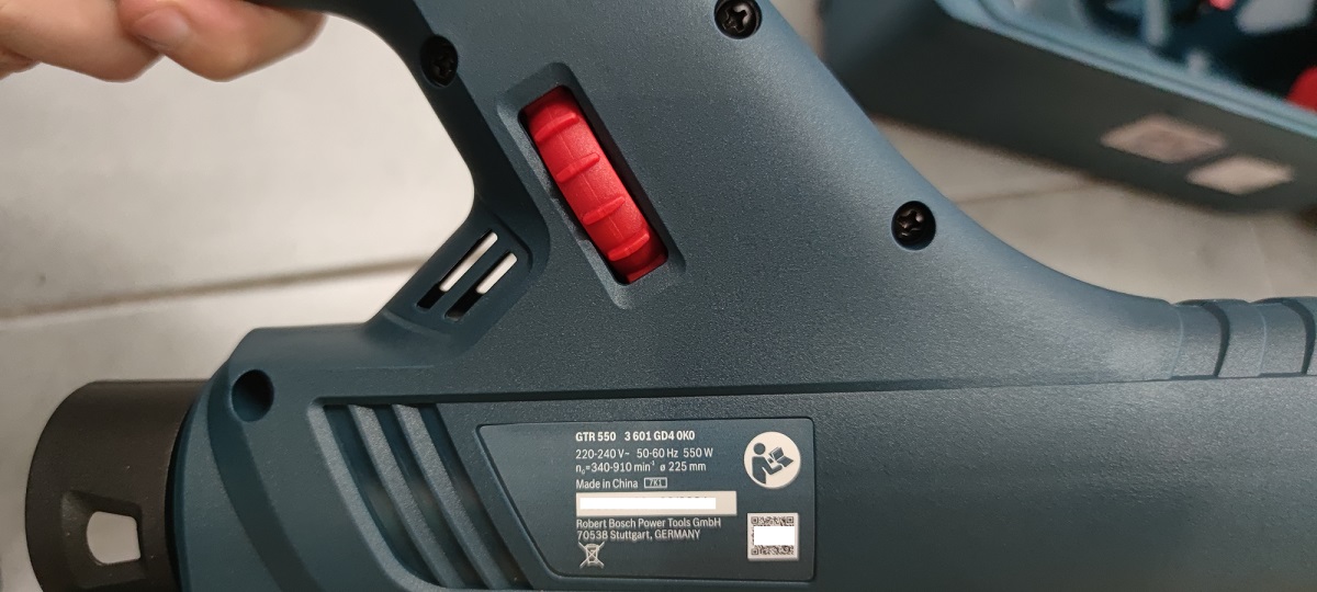 เครื่องขัดผนัง 9" GTR550 BOSCH