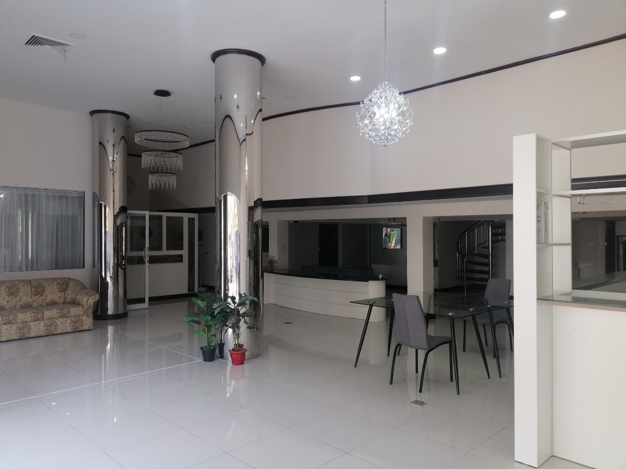 H1144 ให้เช่าอาคารพาณิชย์ 78 ตร.วา 5ชั้น ตกแต่งแล้ว อยู่ถนนบรมราชชนนี ตรงข้ามโลตัสปิ่นเกล้า ใกล้เซ็นทรัลปิ่นเกล้า เหมาะทำคลินิก สถานเสริมความงาม โชว์รูมสินค้า ออฟฟิศ มีที่จอดรถ 7-10คัน