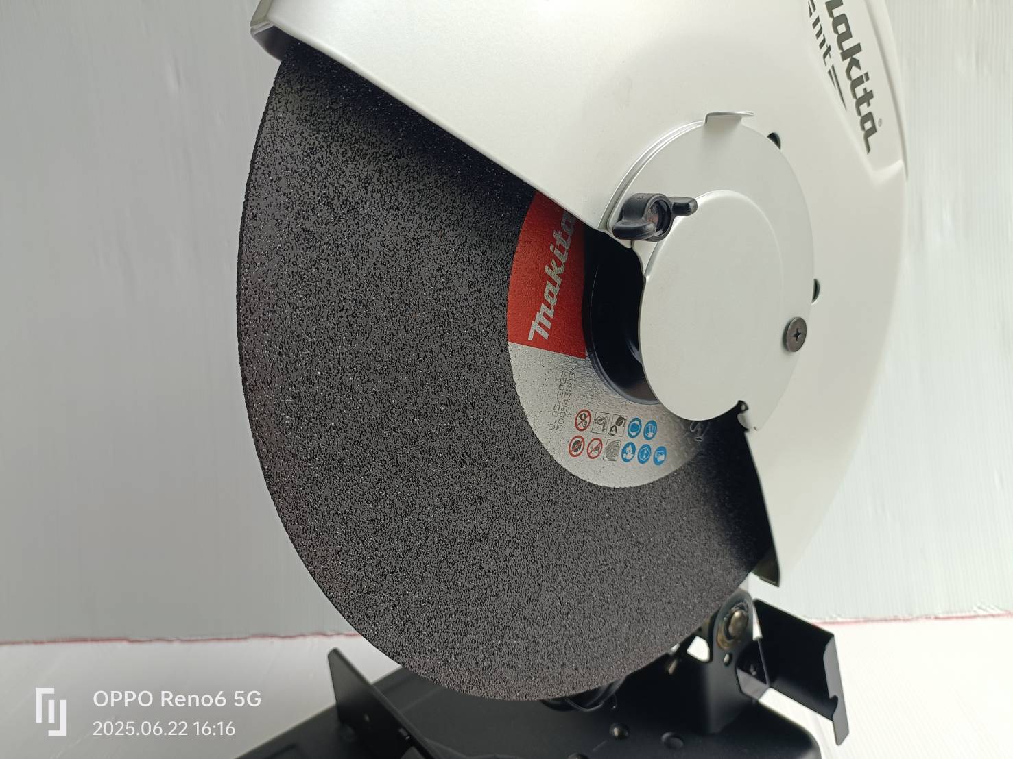 M2401B เครื่องตัดเหล็ก 14″ (355 มิล) 2,000 วัตต์ MAKITA (MT Series)