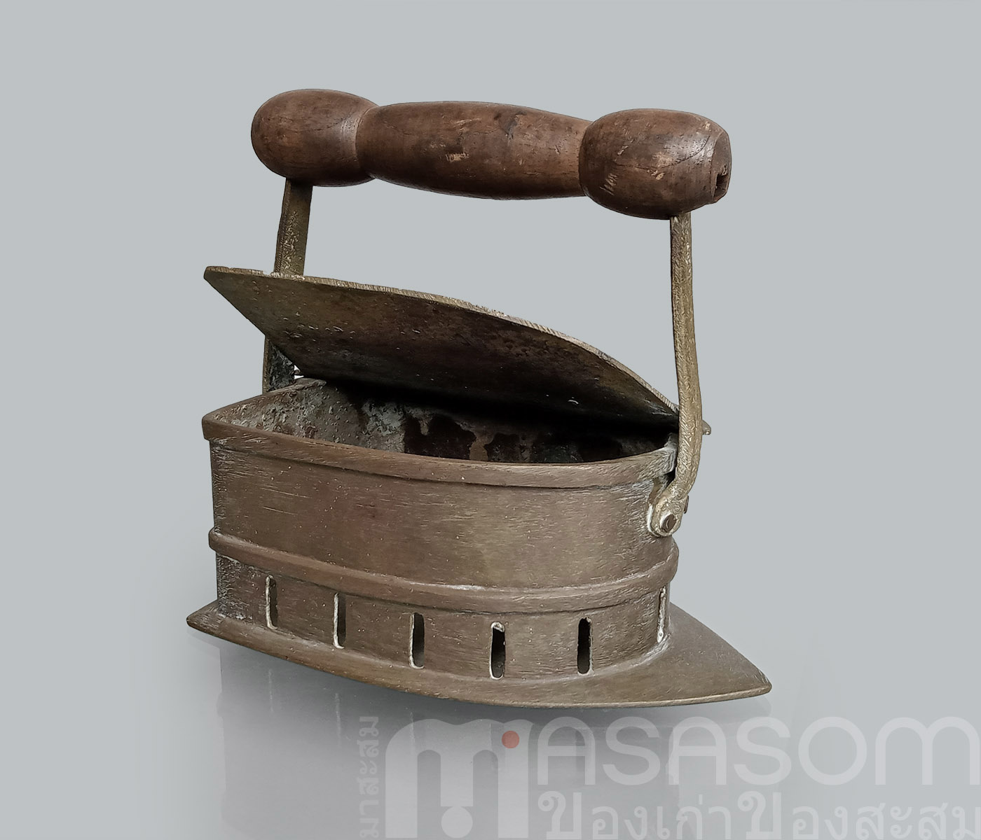 เตารีดทองเหลืองเก่ายุโรป