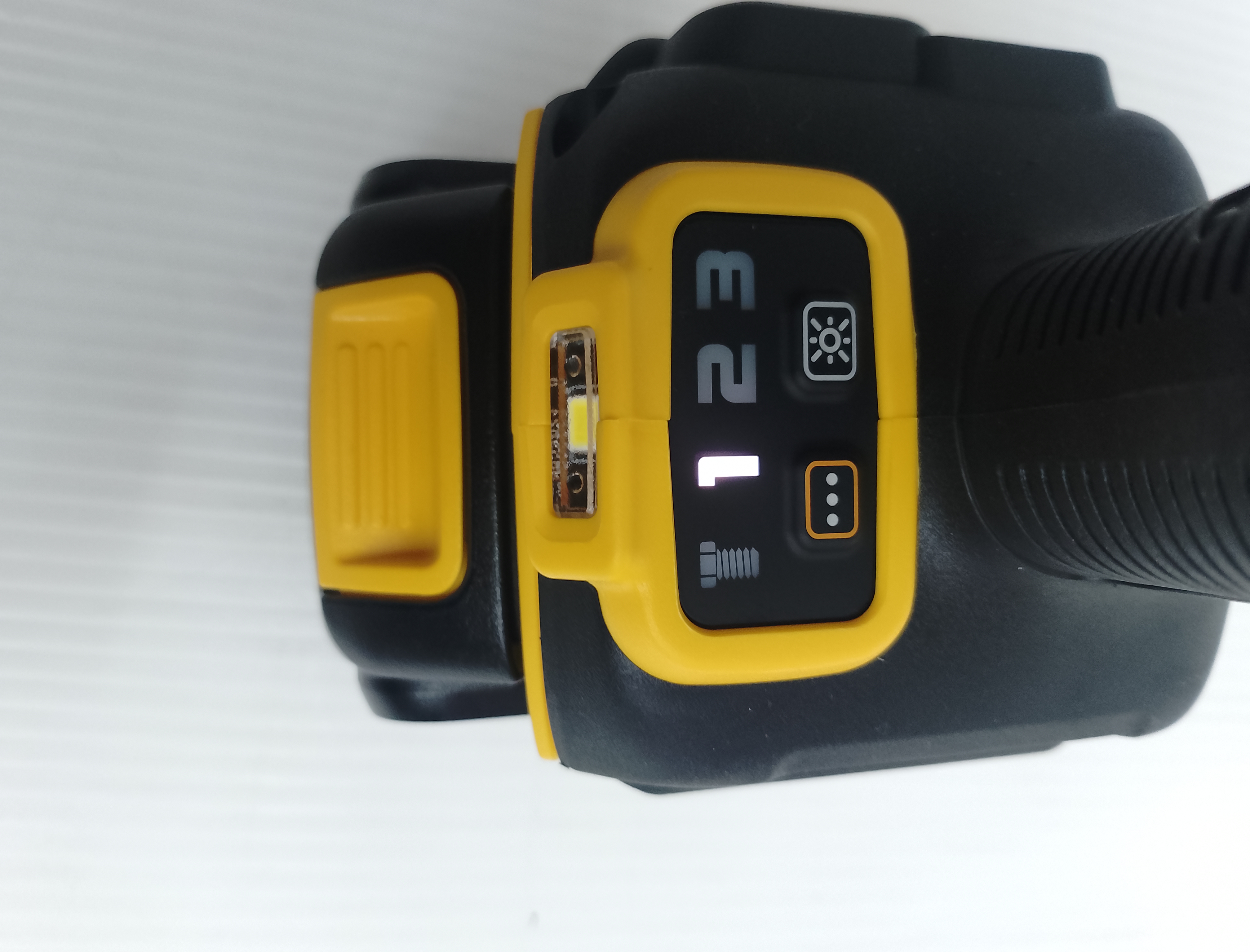 บล๊อกไร้สาย1/2 DCF961NT DEWALT