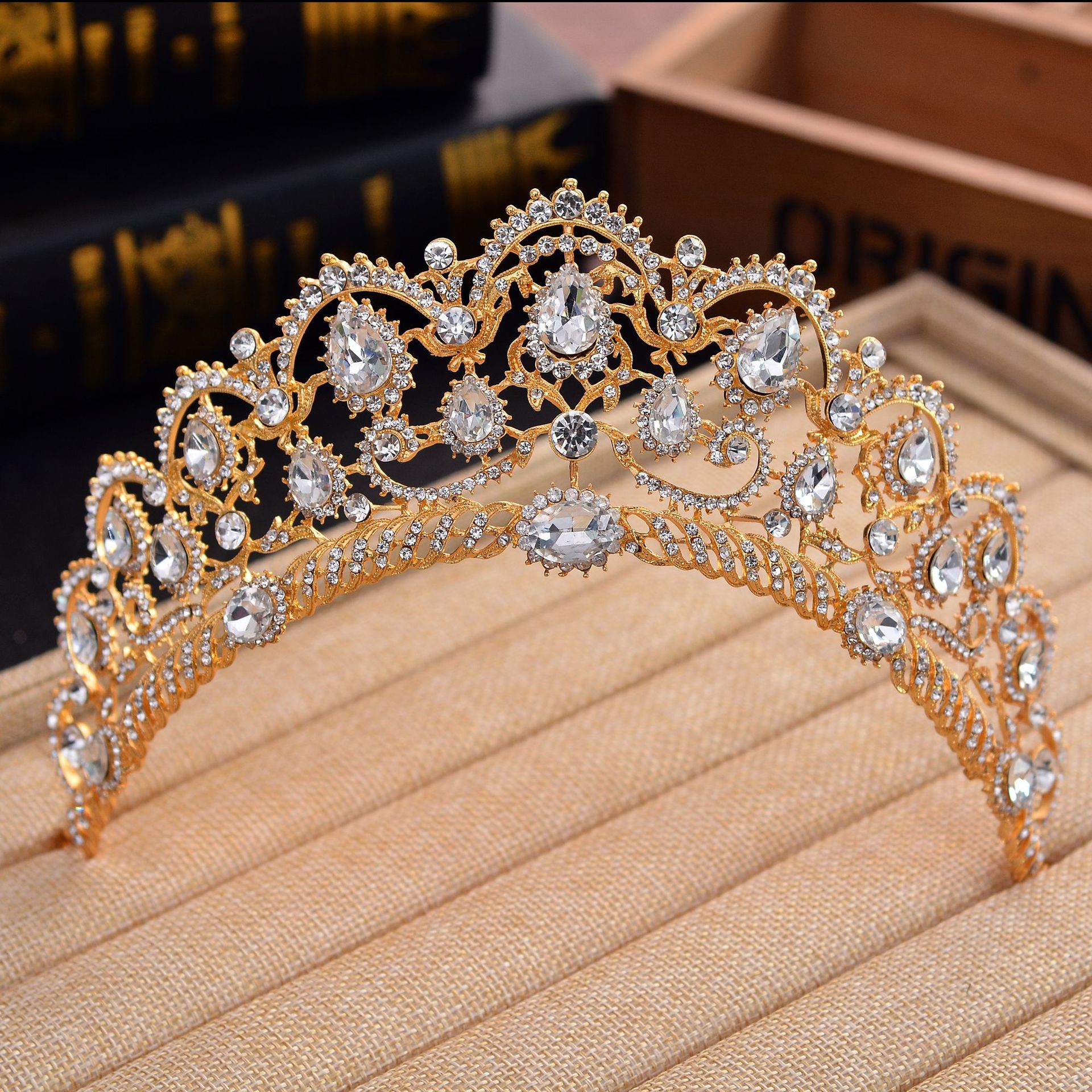 (พร้อมส่ง) เทียร่า 024 สีทอง มงกุฎนางงาม มงกุฎเจ้าหญิง งานสวย ปราณีต QCเพชรทุกเม็ด สินค้าพร้อมส่งจากไทย