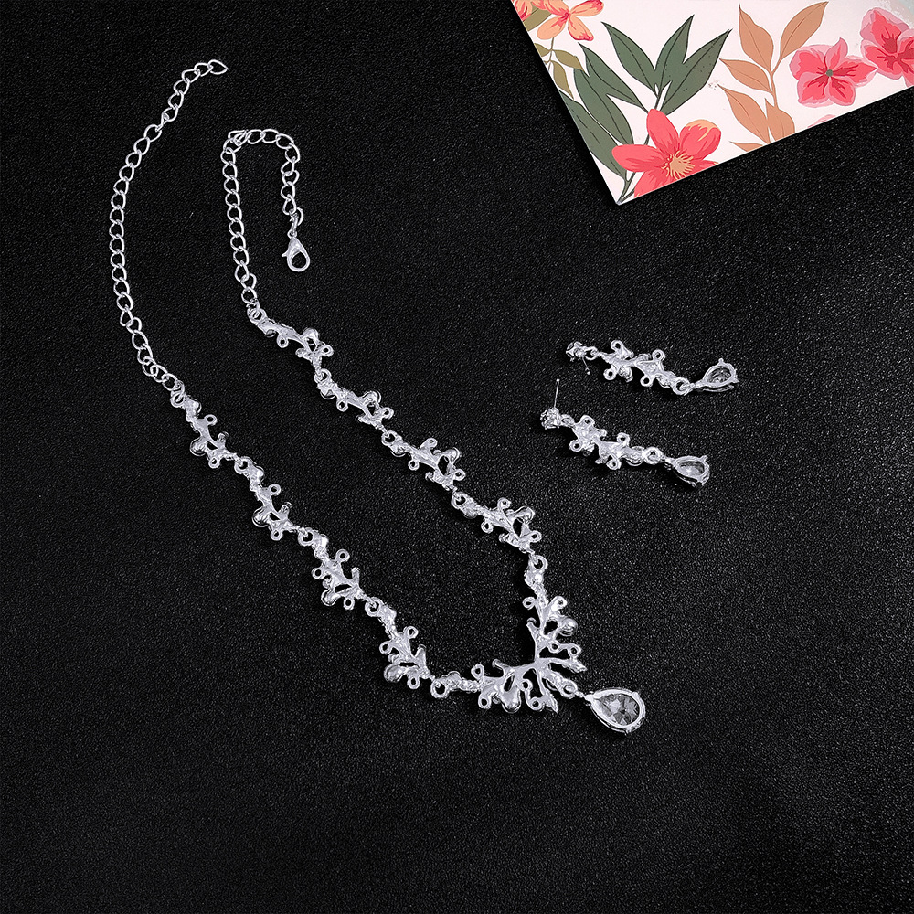 SET002 เครื่องประดับ 3 ชิ้น มงกุฎ สร้อยคอ ต่างหู จัดเซทสวยงาม สินค้าพร้อมส่งจากไทย