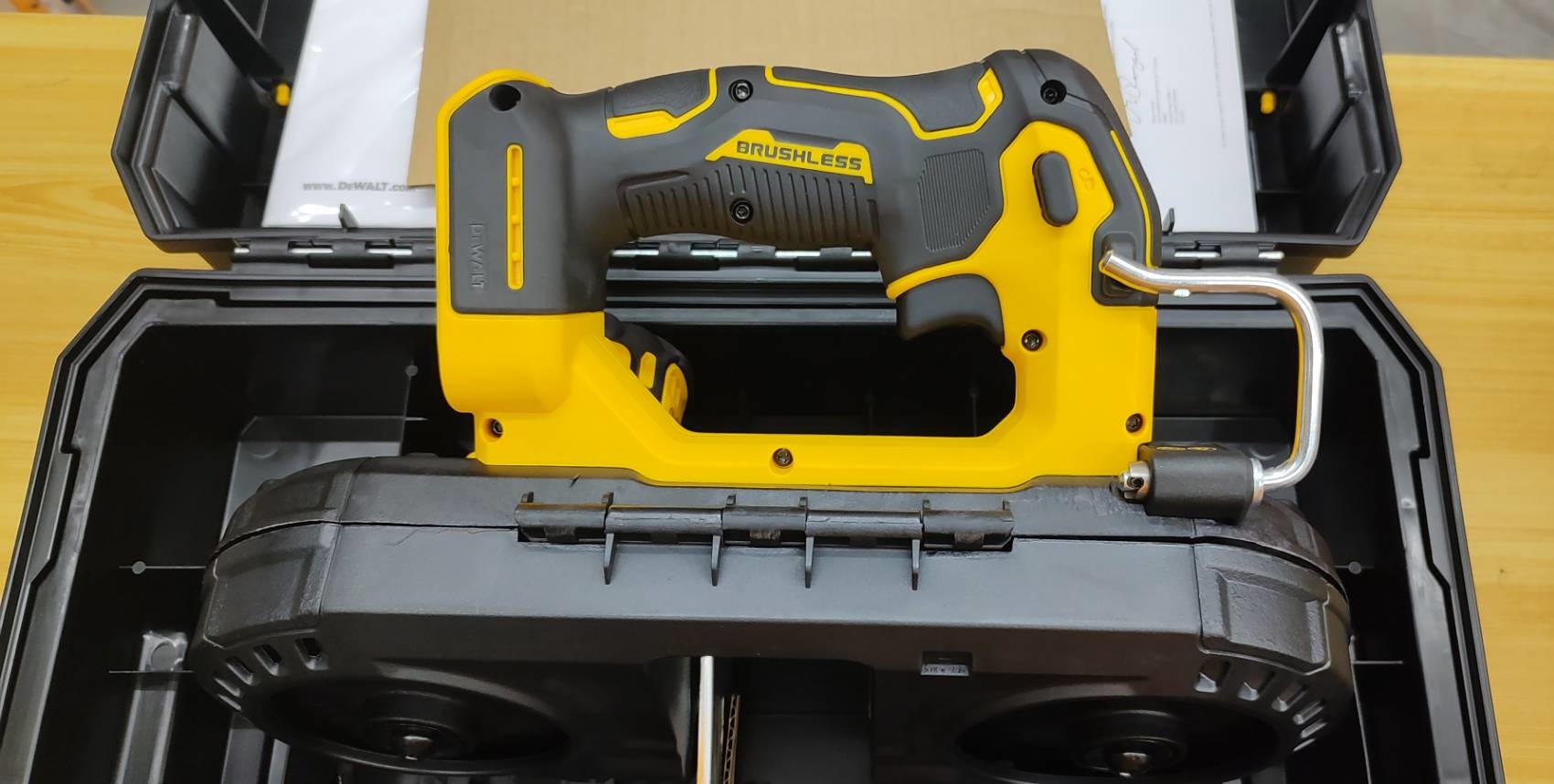 เลื่อยสายพายมือเดียว 18V DCS377NT DEWALT พร้อมกล่อง TSTAK
