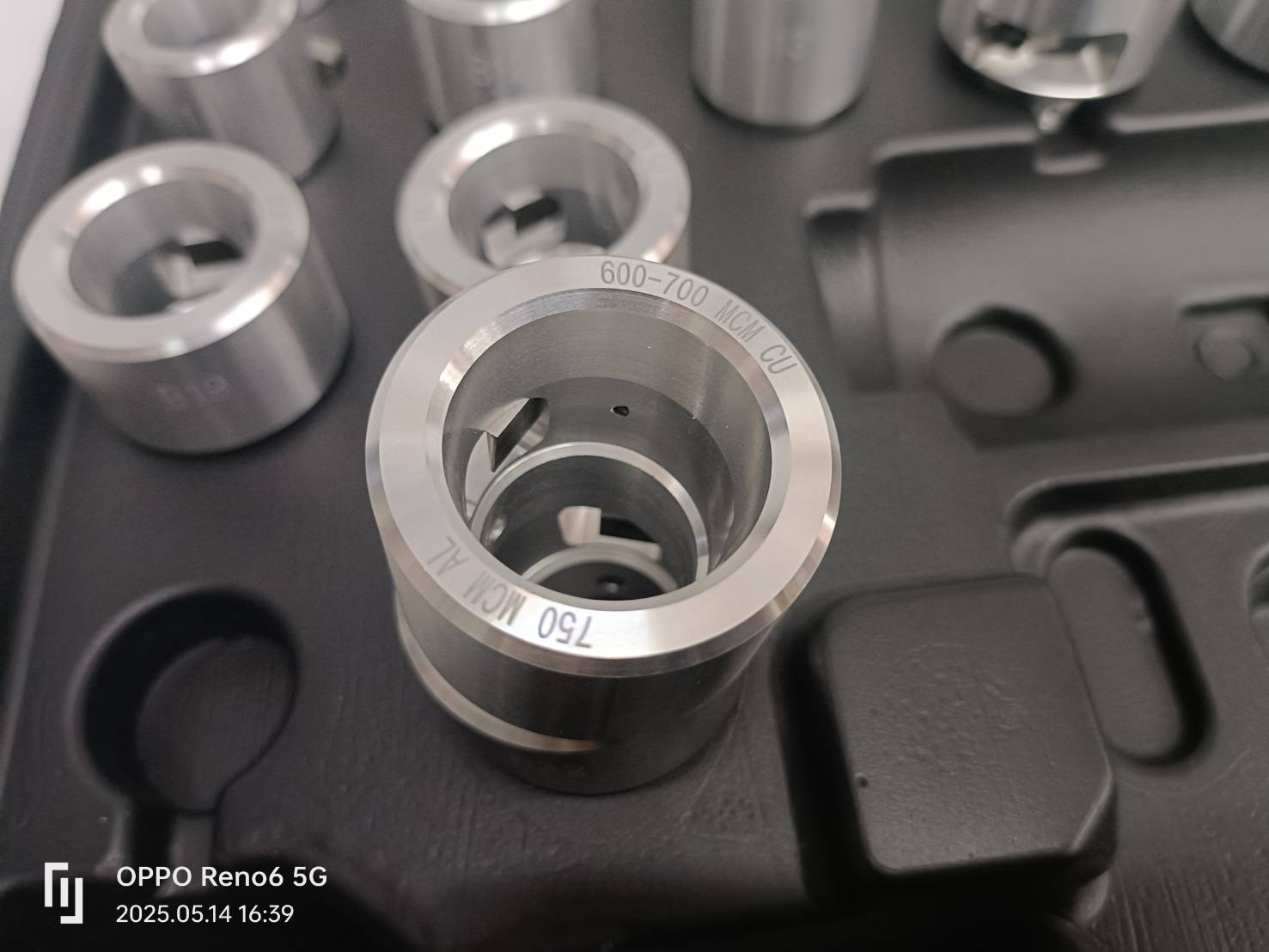 DEWALT เครื่องปอกสาย20V รุ่น DCE151NT-B1 (ตัวเปล่า)