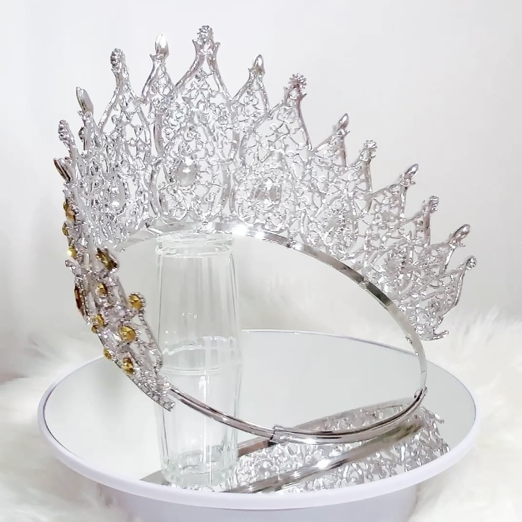 (พร้อมส่งจากไทย) มงกุฏ 115 สีเหลือง มงกุฎนางงาม มงกุฎเพชร มงกุฎประกวด สวยงามอลังการ ฐานมงวงกลมปรับได้ สินค้าพร้อมส่ง ไม่ต้องรอนาน งานพรีเมี่ยม