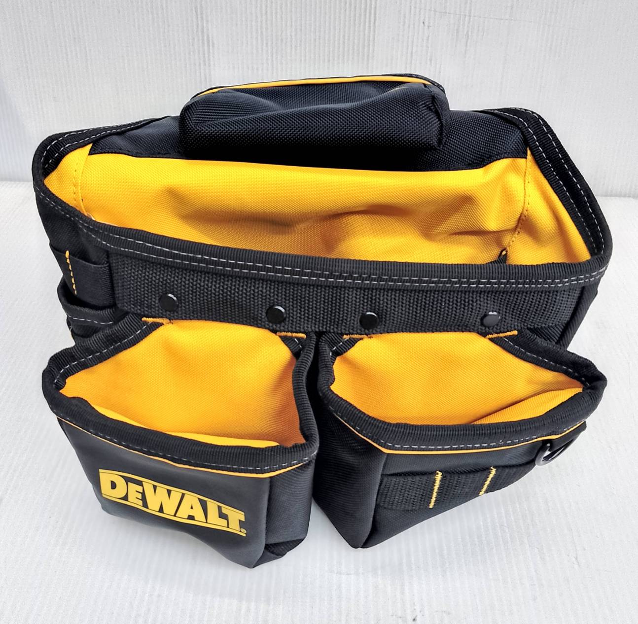 กระเป๋าคาดเอว แบบช่องคู่ DWST40201-1 DEWALT
