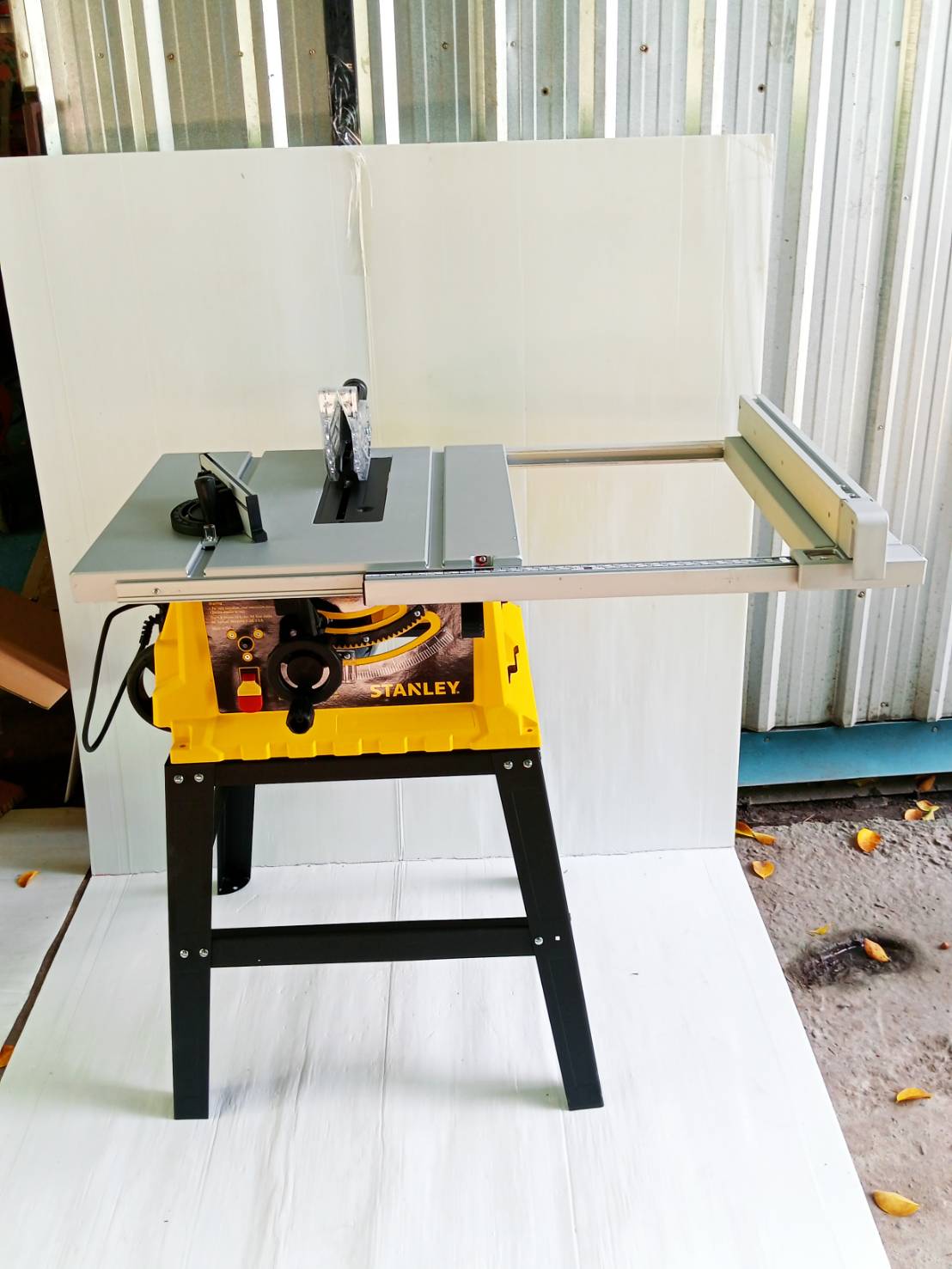 โต๊ะแท่นเลื่อย10" SST2001-B1 STANLEY