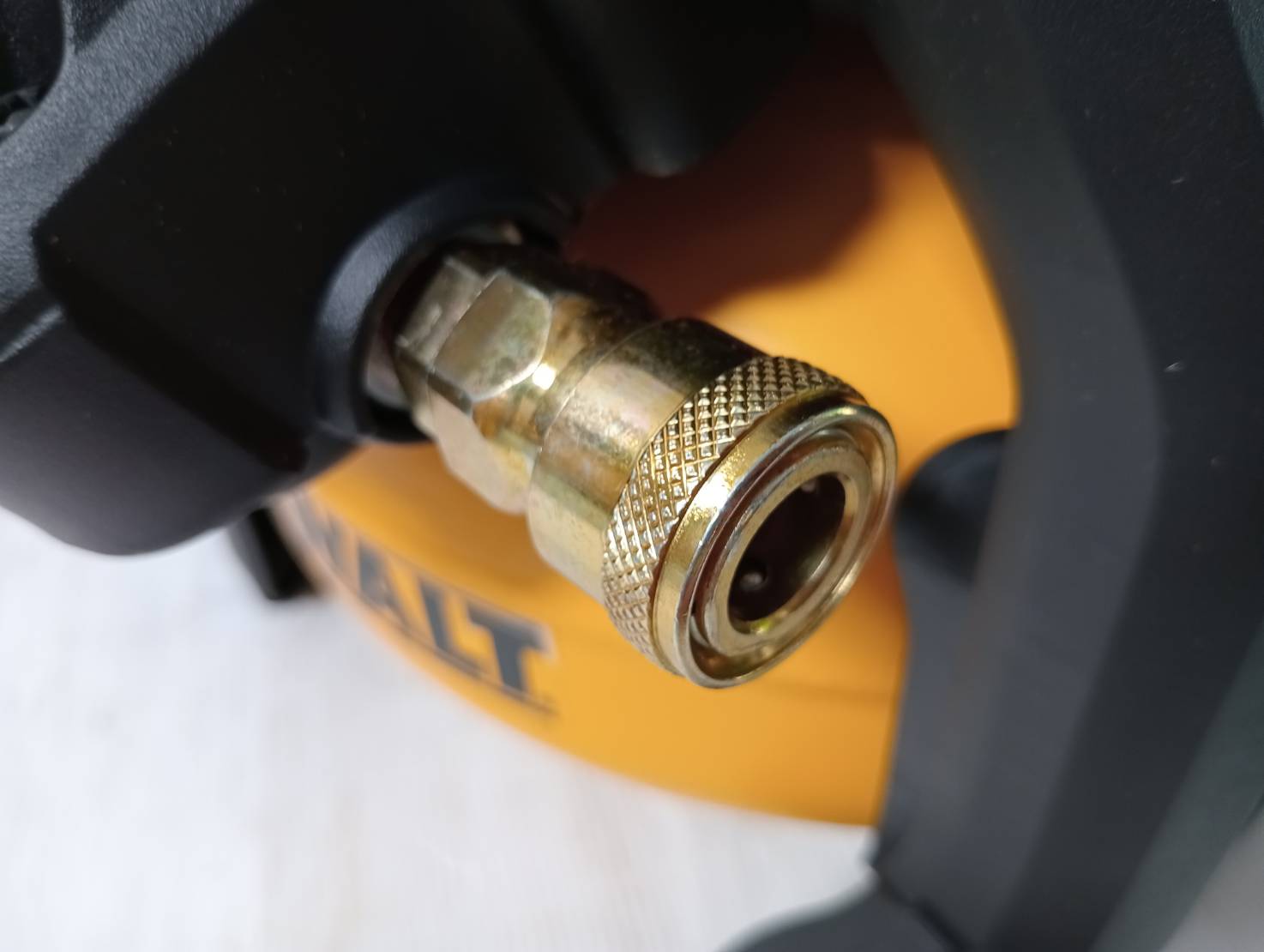 DEWALT รุ่น DCC1020N-KR ปั๊มลมไร้สายไร้แปรงถ่าน 10 ลิตร 20V Max Flexvolt Advantage เฉพาะตัวเครื่อง