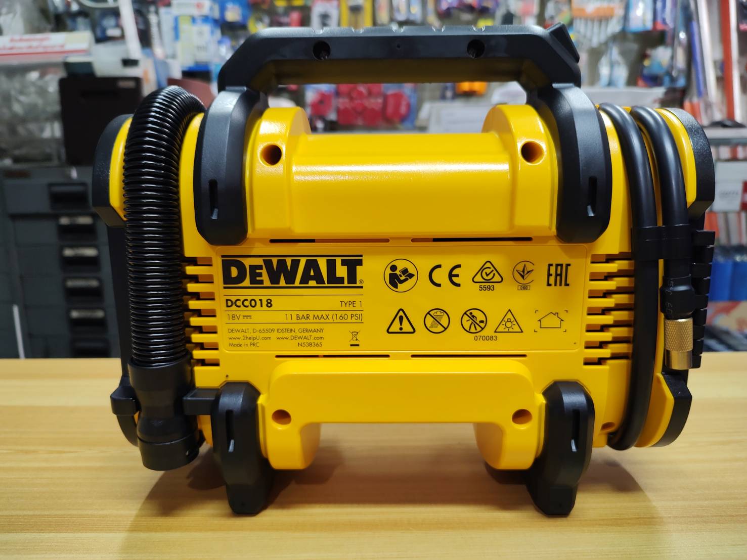 เครื่องสูบลมไร้สาย 18V (20V Max) รุ่น DCC018N DEWALT