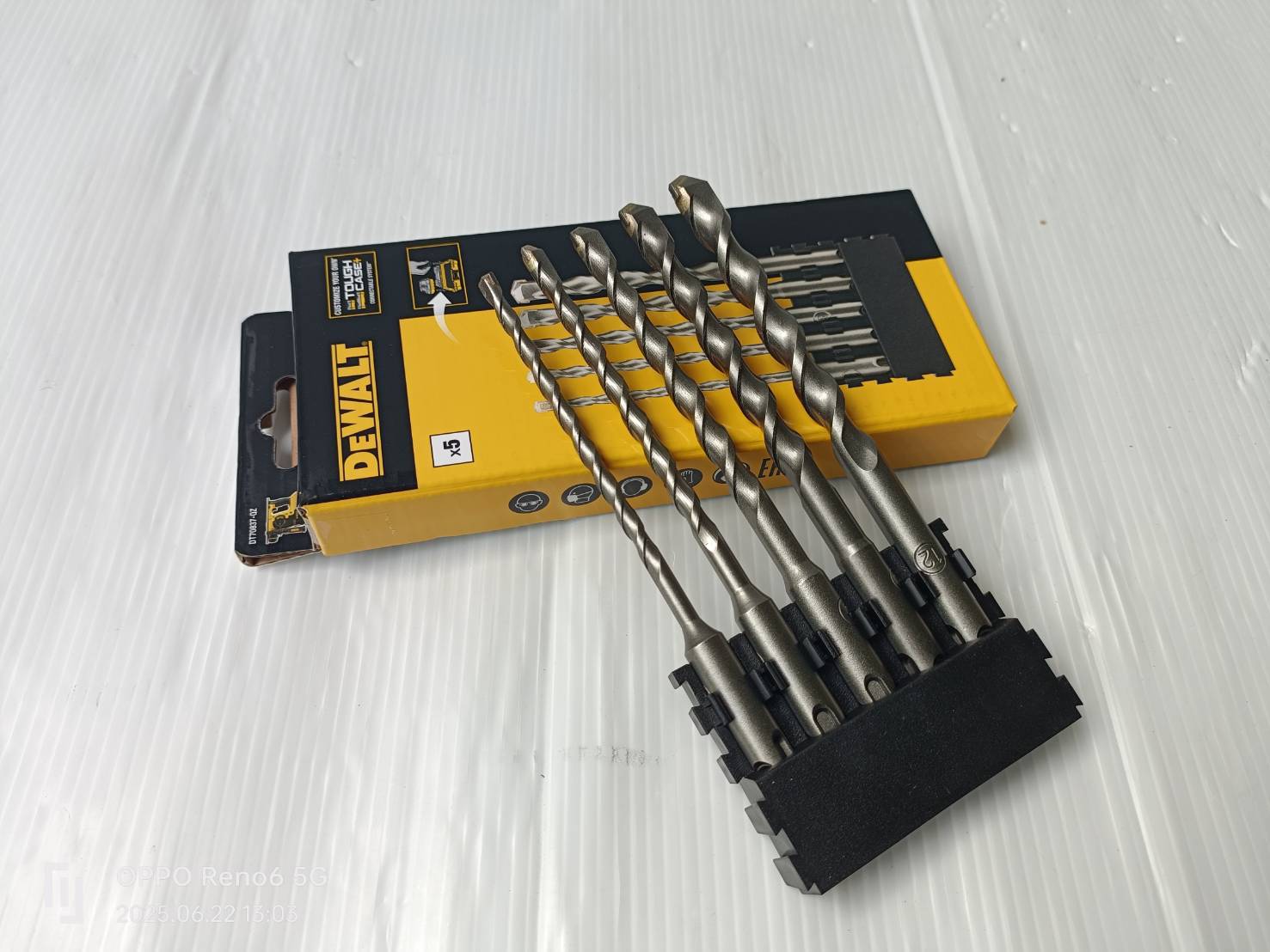 DEWALT รุ่น DCK2213P2TA-B1 ชุดคอมโบ้ไขควงกระแทกและสว่านโรตารี่ไร้สาย