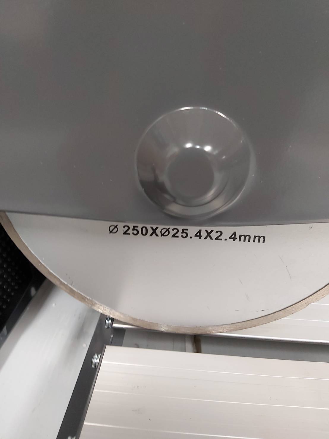 โต๊ะตัดกระเบื้อง36" (90ซม.)ใส่ใบ10" พร้อมขาตั้ง TS6112501 TOTAL