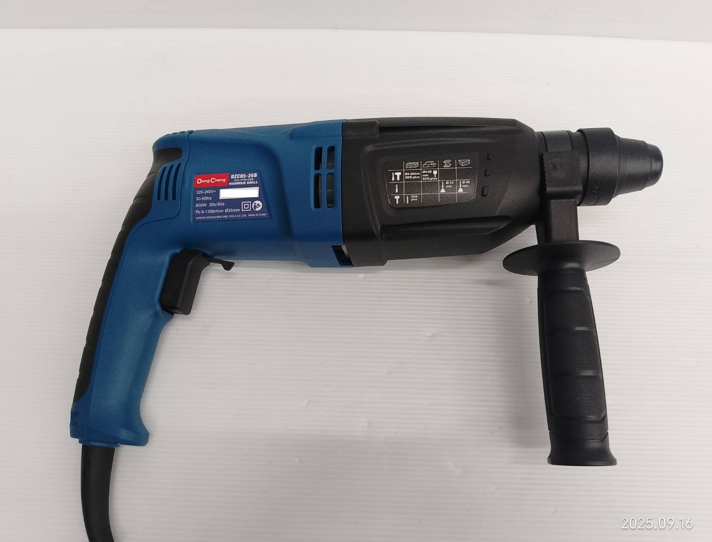 DONG CHENG สว่านโรตารี่ 3ระบบ SDS-PLUS 800W รุ่น DZC05-26B
