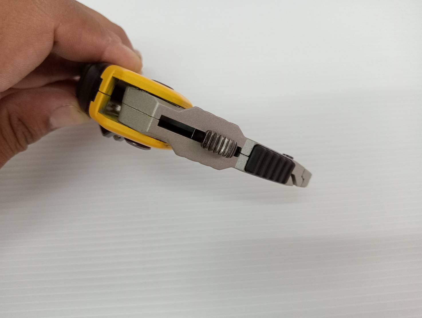 คัตเตอร์พับ UTILITY KNIFE DWHT10035-0 DEWALT