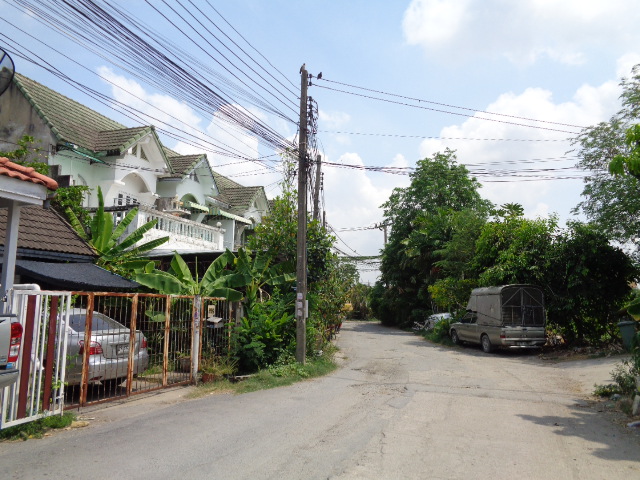 H1158 ขายด่วน ทาวนเฮ้าส์ 2 ชั้น 25 ตร.วา หมู่บ้านเสรี อ่อนนุช ซอยอ่อนนุช70/1 แยก2-2 แขวงประเวศ เขตประเวศ กรุงเทพฯ ขายถูกตามสภาพ