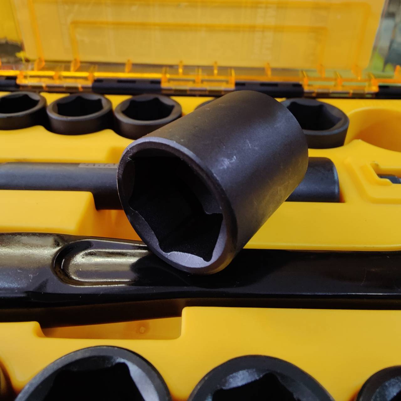 ชุดลูกบล็อก1/2" 23ชิ้น+กล่อง DWMT74739 DEWALT