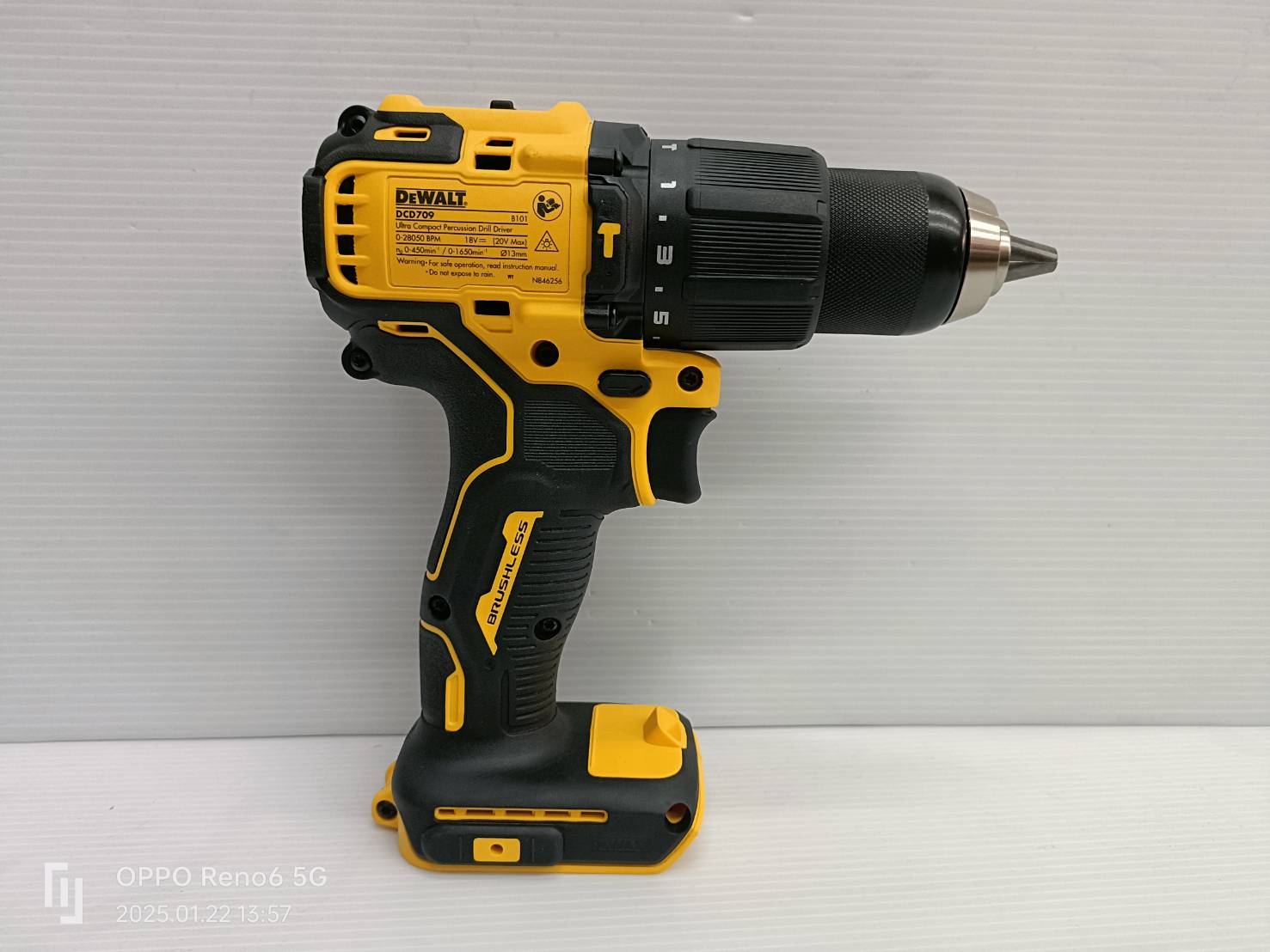 DEWALT สว่านกระแทกไร้สาย 20V DCD709P2T-B1
