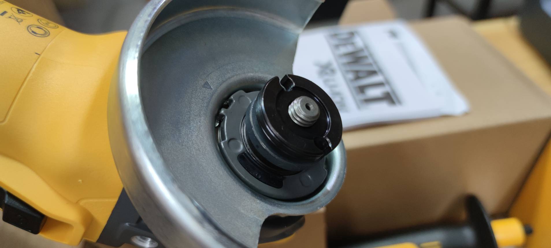 หินเจียรไร้สาย20V DCG409N-B1 DEWALT