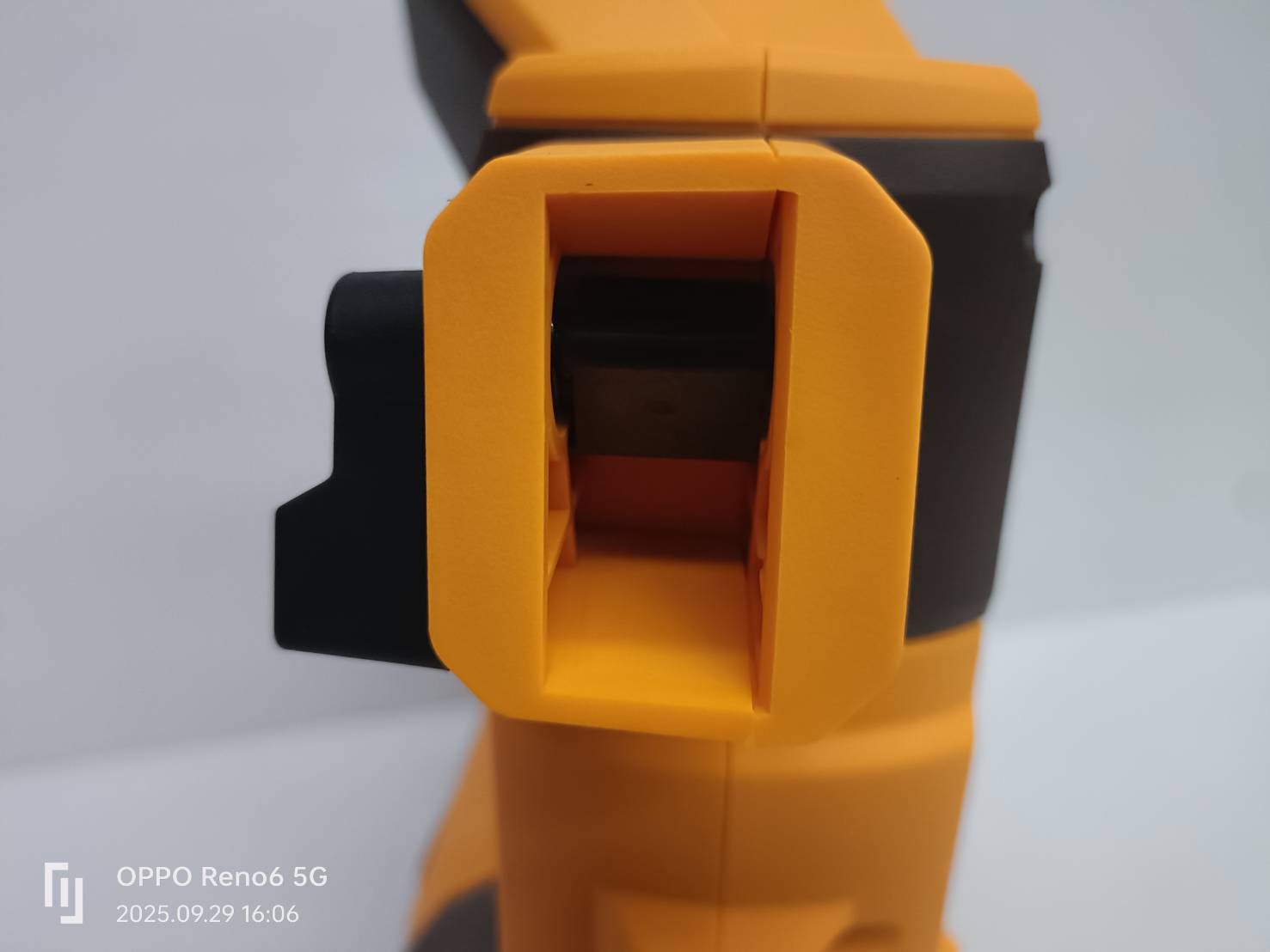 INGCO เครื่องยิงตะปูคอนกรีต40มม 20V CCNLI9005 (ตัวเปล่า)