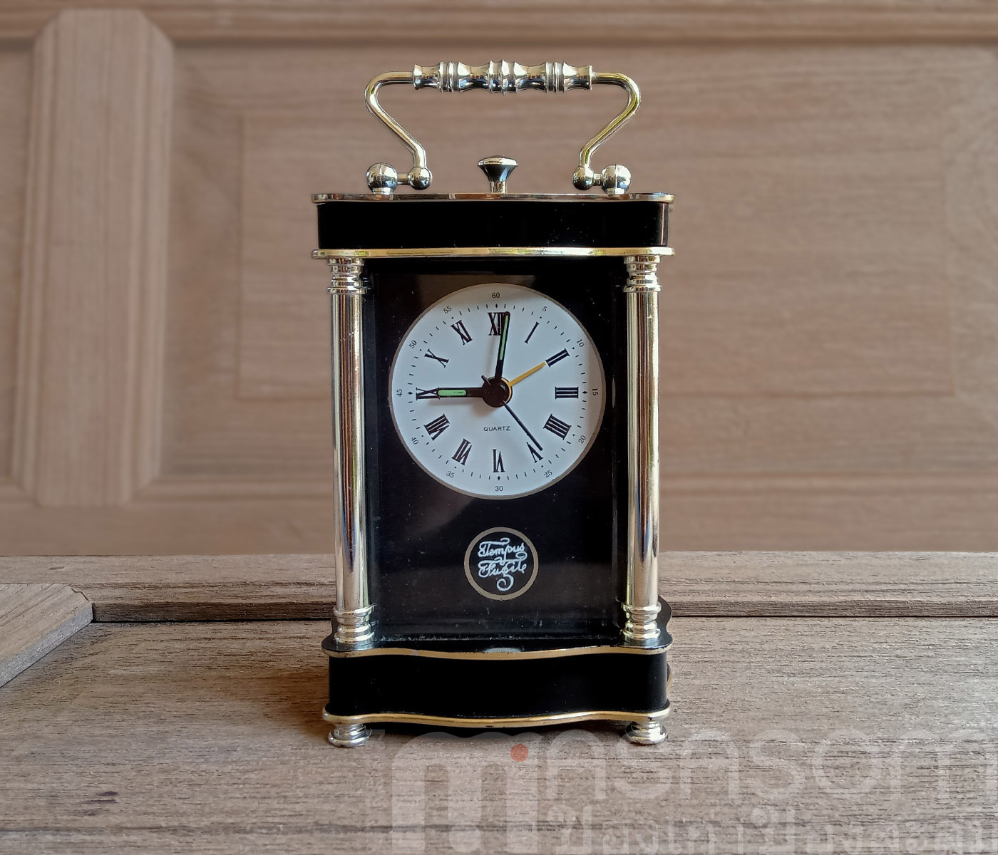 นาฬิกาปลุกตั้งโต๊ะ Tempus Fugite