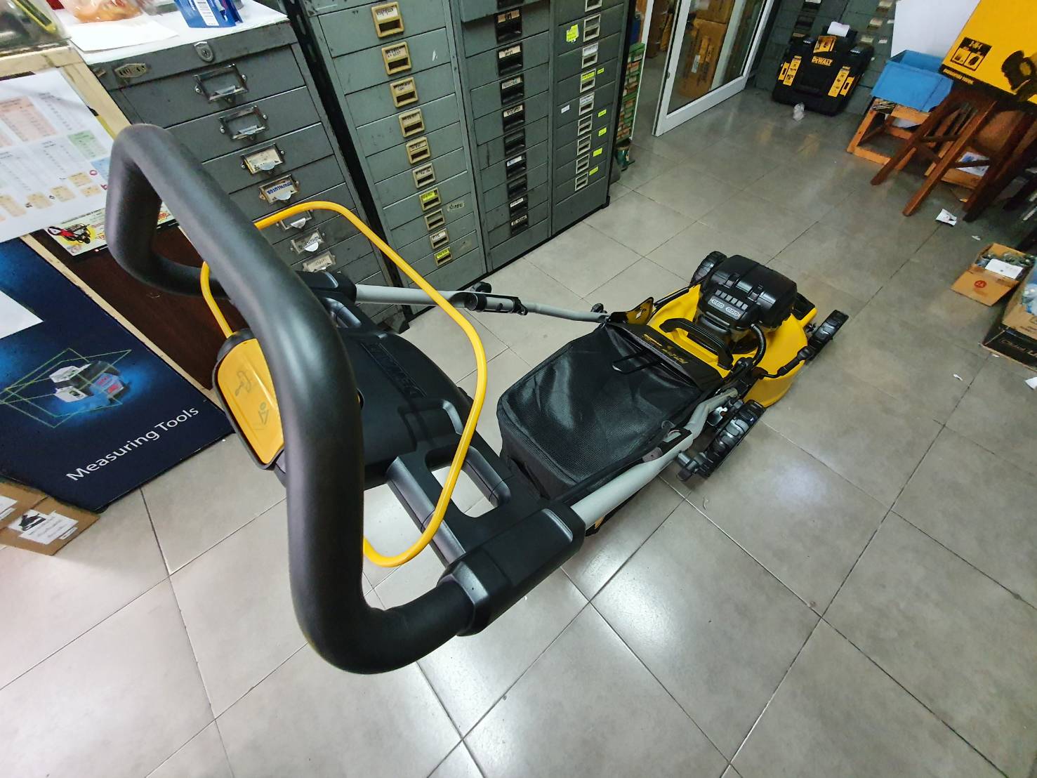 เครื่องตัดหญ้ารถเข็นไร้สาย 18V+18V DCMW564N DEWALT (ตัวเปล่า)