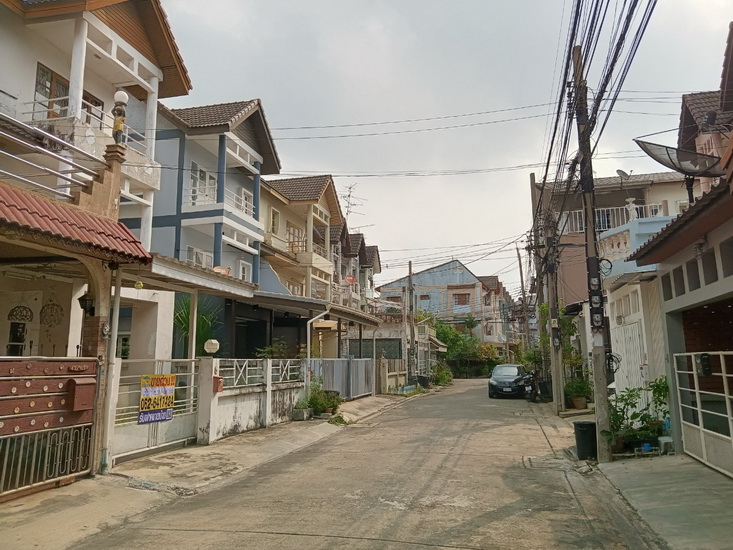 🚩H1192 ขายถูกบ้านแฝด 3ชั้น 39.9 ตร.วา ใกล้แจ้งวัฒนะ ราคา 3.3 ล้านบาท ฟรีค่าโอน หมู่บ้านโพธิ์แก้ว ประชาชื่น-แจ้งวัฒนะ ใกล้รถไฟฟ้าสายสีชมพู