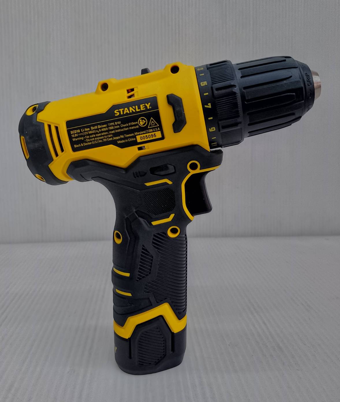 STANLEY รุ่น SCD10D1-B1 สว่านไขควงไร้สาย 12V Max พร้อมแบตเตอรี่ 2.0Ah