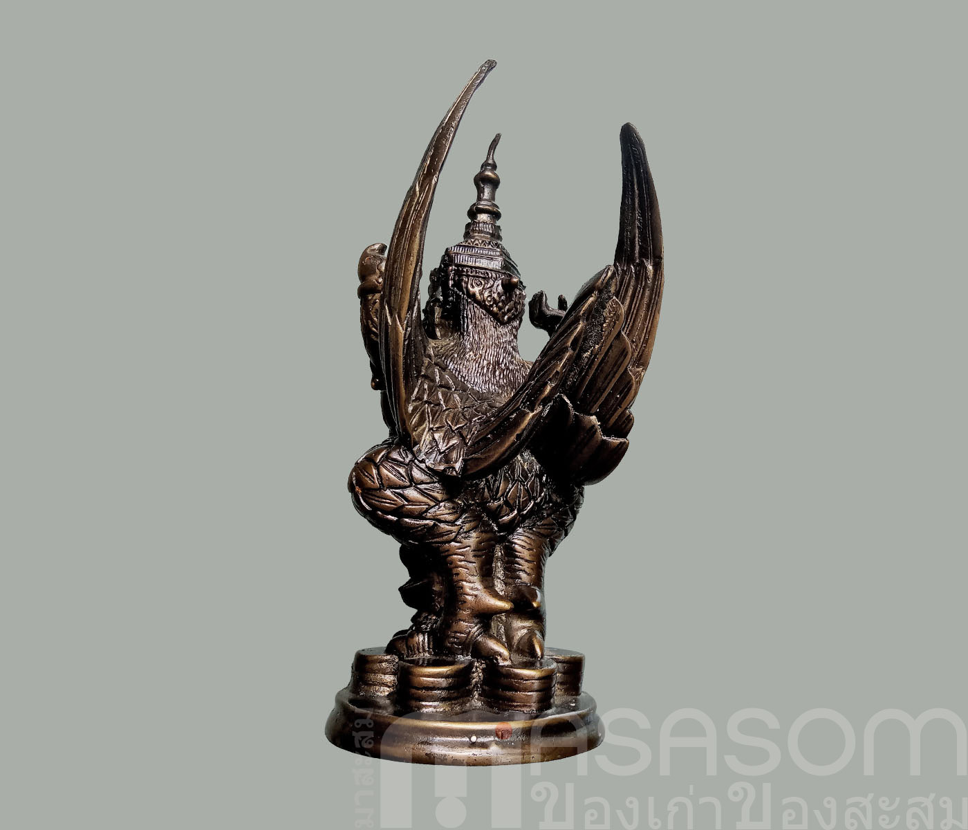 พญาครุฑเหยียบเงินทอง